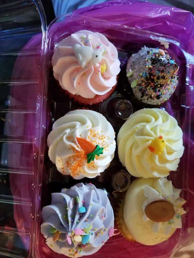 MAD HATTER CUPCAKE SHOP Cupcakes 16 Public Square, Jacksonville, AL