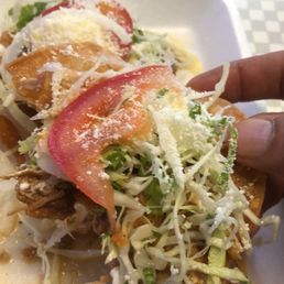 2 tostadas de carnitas 2 tostadas de carnitas