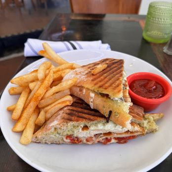 Farmer's Table - Chicken Pesto sandwich - New American Near Me - La Mesa, California