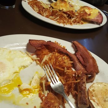 Tik Tok - Yummy breakfast - eggs, bacon, sausage, hash browns and English muffin. - American Near Me - Portland, Oregon Tik Tok - Yummy breakfast - eggs, bacon, sausage, hash browns and English muffin. - American Near Me - Portland, Oregon
