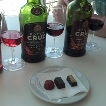 Porto Cruz - Tastings paired with chocolate - Wineries Near Me - Vila Nova de Gaia, 13