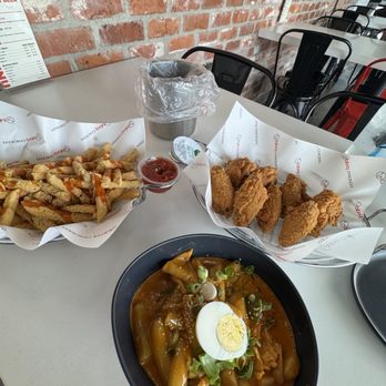 bb.q Chicken Anaheim - Cheesling Fries, Rose Ddeok-Bokki, Spicy Original Wings - Chicken Shop Near Me - Anaheim, California