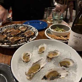 Brochu's Family Tradition - Oysters- fresh and grilled, crab dip. - Seafood Near Me - Savannah, Georgia