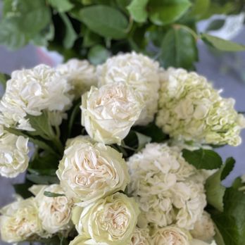 Wandering Branch Floral Design Studio - Floral Designers Near Me