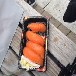 Edo Sushi - Lachs-aka salmon- Nigiri! Awesome and great quality!