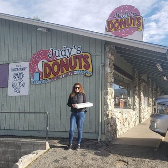 Judy's Donuts - The best donuts - Donuts Near Me - Oakhurst, California