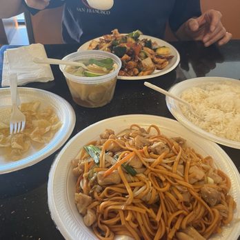 China Wan Wan - Chicken chow mein. 15. War Wonton Soup. 36. Hot Garlic Chicken. 31. Steamed Rice - Chinese Near Me - Henderson, Nevada China Wan Wan - Chicken chow mein. 15. War Wonton Soup. 36. Hot Garlic Chicken. 31. Steamed Rice - Chinese Near Me - Henderson, Nevada