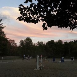 New Horizon Stables - Beautiful outdoor arena!
