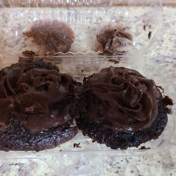 Cies Treats - Cupcakes were flipped sideways - Desserts Near Me - Indianapolis, Indiana