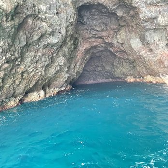 Na Pali Pirates - Napali Coast sea cave - Boat Tours Near Me Na Pali Pirates - Napali Coast sea cave - Boat Tours Near Me
