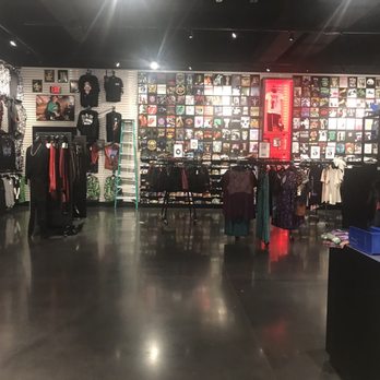Hot Topic - Women's Clothing Near Me - Redlands, California