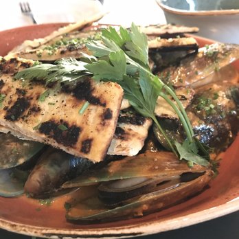 Herringbone Waikiki - Mussels with seasoned flatbed. Yummy. - Seafood Near Me - Honolulu, Hawaii Herringbone Waikiki - Mussels with seasoned flatbed. Yummy. - Seafood Near Me - Honolulu, Hawaii