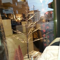 Øye for klær - Dekorativt julevindu hos Øye for Klær. #shoplocal