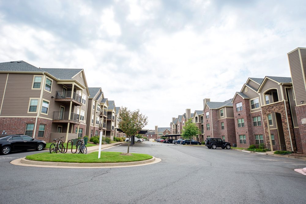 CENTERSTONE APARTMENT HOMES Updated September 2024 28 Photos 835