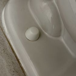 Holiday Inn Express & Suites Newport - Really gross toilet