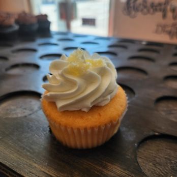 Sivada’s Cupcakery Baker County - Orange pineapple with Buttercream frosting - Bakeries Near Me - Macclenny, Florida Sivada’s Cupcakery Baker County - Orange pineapple with Buttercream frosting - Bakeries Near Me - Macclenny, Florida