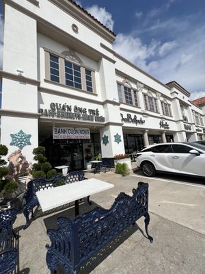 Chez Beignets Quan Ong Tre by null