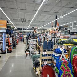 Great Lakes Ace Hardware - Main aisle away full of things people need