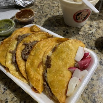 Guerito’s Red Tacos - Quesa Birria tacos - Food Trucks Near Me - San Antonio, Texas