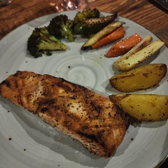 Uncle Peter's - Salmon all'arancia Minus the orange sauce. - Italian Near Me - Jackson Heights, New York Uncle Peter's - Salmon all'arancia Minus the orange sauce. - Italian Near Me - Jackson Heights, New York