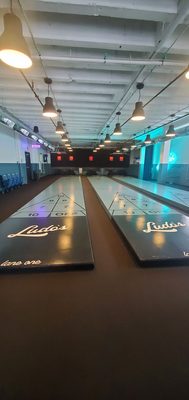 Ludo's Shuffleboard Bar by null