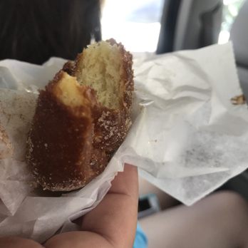 Leonard's Bakery Malasadamobile - Food Trucks Near Me - Honolulu, Hawaii