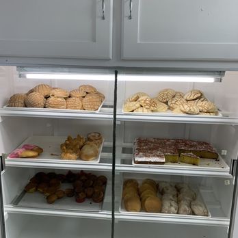 Daisy’s Bakery - These breads and sweets, cake slices, etc., are almost too pretty to eat. - Bakeries Near Me - Shelbyville, Tennessee