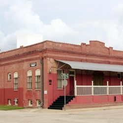 Power Avenue Warehouse - Outside