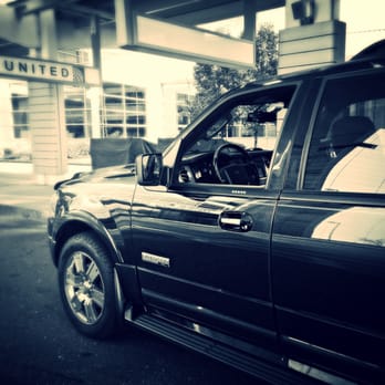 Luxury Lift - Airport transports are met with luxury and class - Limos Near Me - Middletown, Pennsylvania Luxury Lift - Airport transports are met with luxury and class - Limos Near Me - Middletown, Pennsylvania