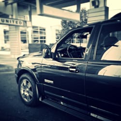 Luxury Lift - Airport transports are met with luxury and class