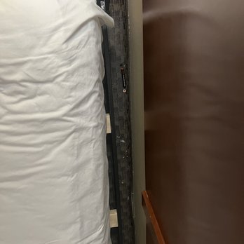 Comfort Inn & Suites - Bed bugs and garbage - Hotels Near Me - Mount Pocono, Pennsylvania