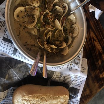 Kelly's Half Shell Pub - Guinness clams with a warm Cuban bread - Irish Pub Near Me - Crystal River, Florida Kelly's Half Shell Pub - Guinness clams with a warm Cuban bread - Irish Pub Near Me - Crystal River, Florida