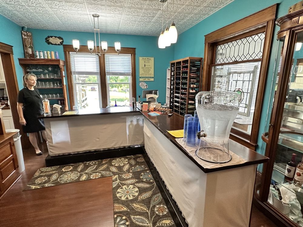 Vino Cappuccino Artisan Bistro Logo