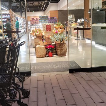 Erewhon - Entrance - Grocery Near Me - Los Angeles, California Erewhon - Entrance - Grocery Near Me - Los Angeles, California
