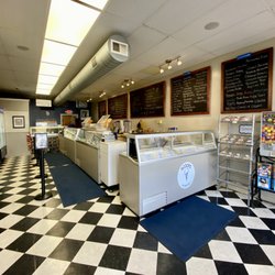 Scoops On Beverly - Interior of the ice cream shop