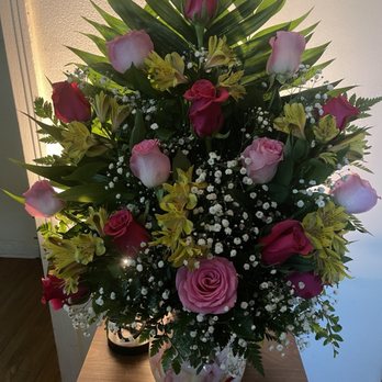 Kandy Love Flowers - The pedals in the water give it a great look - Florists Near Me - Houston, Texas