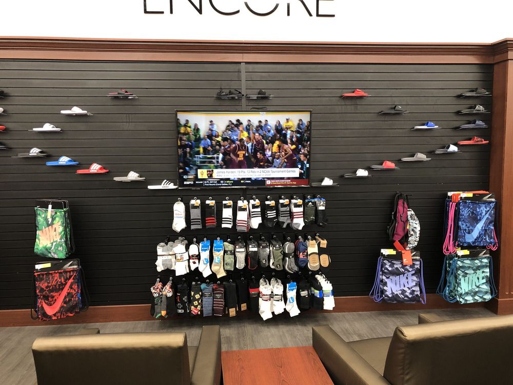 SHOE DEPT. ENCORE Updated September 2024 493 N Hwy 90 Byp, Sierra