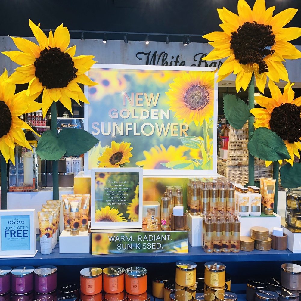 Bath & Body Works - Entrance display, 9.8.2020. - Cosmetics & Beauty Supply Near Me - Snellville, Georgia Bath & Body Works - Entrance display, 9.8.2020. - Cosmetics & Beauty Supply Near Me - Snellville, Georgia