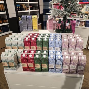 Bath & Body Works - Cosmetics & Beauty Supply Near Me - Mount Prospect, Illinois Bath & Body Works - Cosmetics & Beauty Supply Near Me - Mount Prospect, Illinois