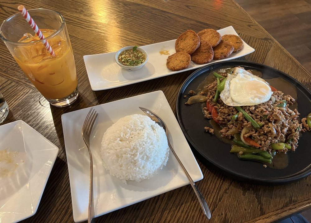 Food from Bangkok Bistro