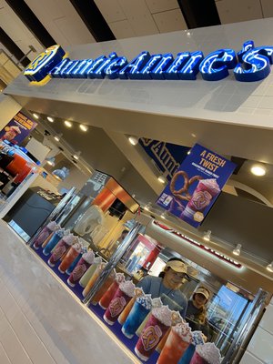 Auntie Anne's by null