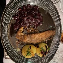 Restaurant Schaukelpferd - Gänserücken mit Klöße und Rotkohl