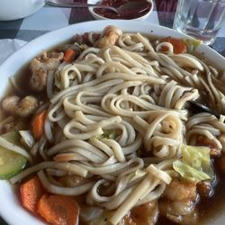 E Lu Fa Restaurant - Stirred soup to show noodles