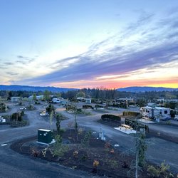 Dundee Hills Resort - Panoramic view of Chalem and Parrett Mountain