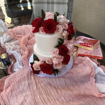 Las Vegas Custom Cakes - Wedding cake - Custom Cakes Near Me - Las Vegas, Nevada Las Vegas Custom Cakes - Wedding cake - Custom Cakes Near Me - Las Vegas, Nevada