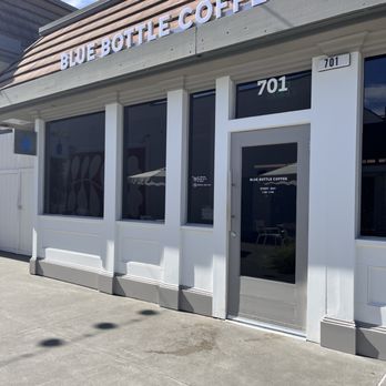 Blue Bottle Coffee - Main entrance on the courtyard side - Coffee & Tea Near Me - Santa Rosa, California