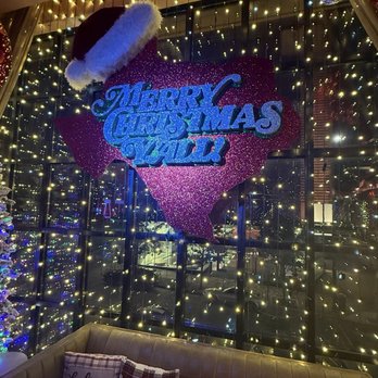 Frosty's Christmas Bar - Bars Near Me - Austin, Texas