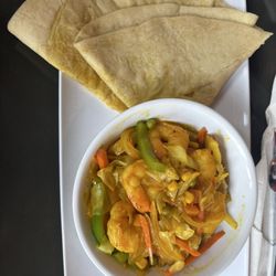 Curry Shrimp Entree with Roti
