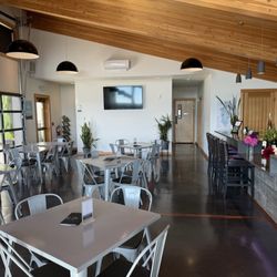 Lange Estate Winery & Vineyards - Tasting room