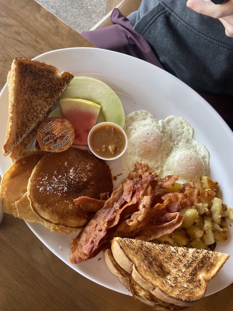 BRASSERIE LE MANOIR Updated August 2024 6810 Rue SaintJacques, Montréal, Quebec